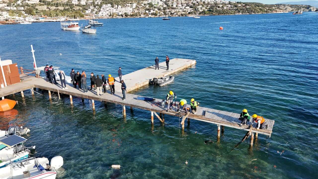 Sosyetenin Cenneti Türkbükü’nde Kaçak Liman Operasyonu! İskeleler Yıkılıyor, Tekneler Yediemine Çekiliyor 1